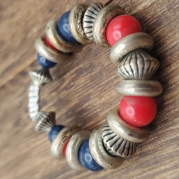 Tibetan‎ wreath hoop pendant - Picture 2 of 2